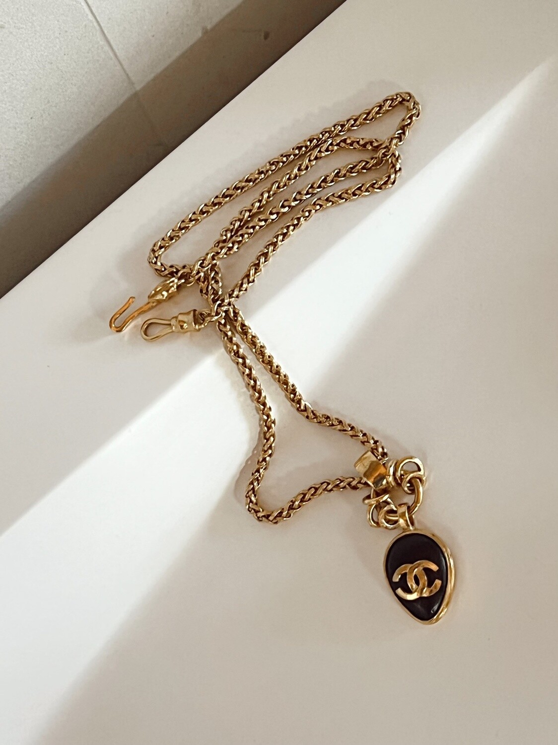 VINTAGE CHANEL 97A CC LOGO WOOD PENDANT NECKLACE