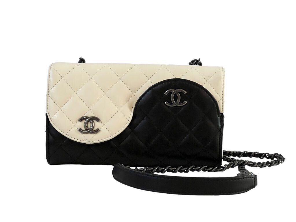 CHANEL YIN YANG BLACK WHITE QUILTED LEATHER CC FLAP BAG WOC