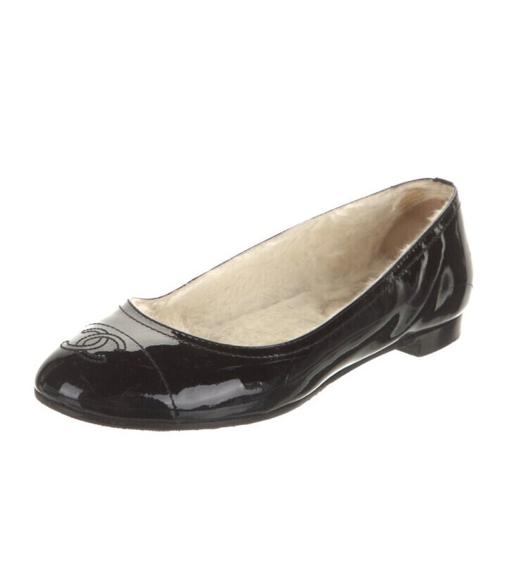 CHANEL CC BLACK PATENT LEATHER FUR LINED BALLET FLATS IT 39 / US 8 - 8.5