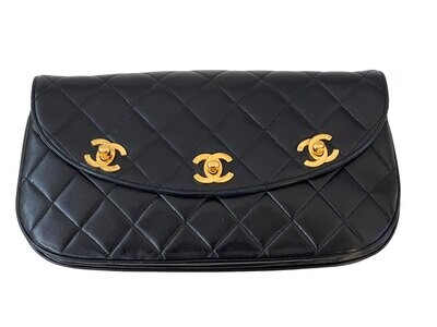 VINTAGE 1994 CHANEL TRIPLE CC TURNLOCK BLACK QUILTED LEATHER CLUTCH