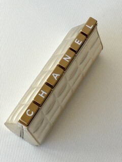 RARE VINTAGE CHANEL GOLD METAL QUILTED CLUTCH MINAUDIERE