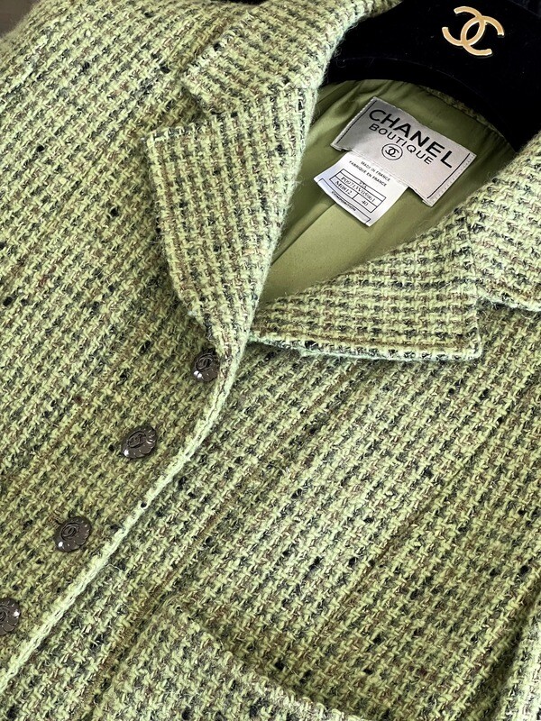 VINTAGE 97A CHANEL TWEED CC BUTTON GREEN BLAZER FR40