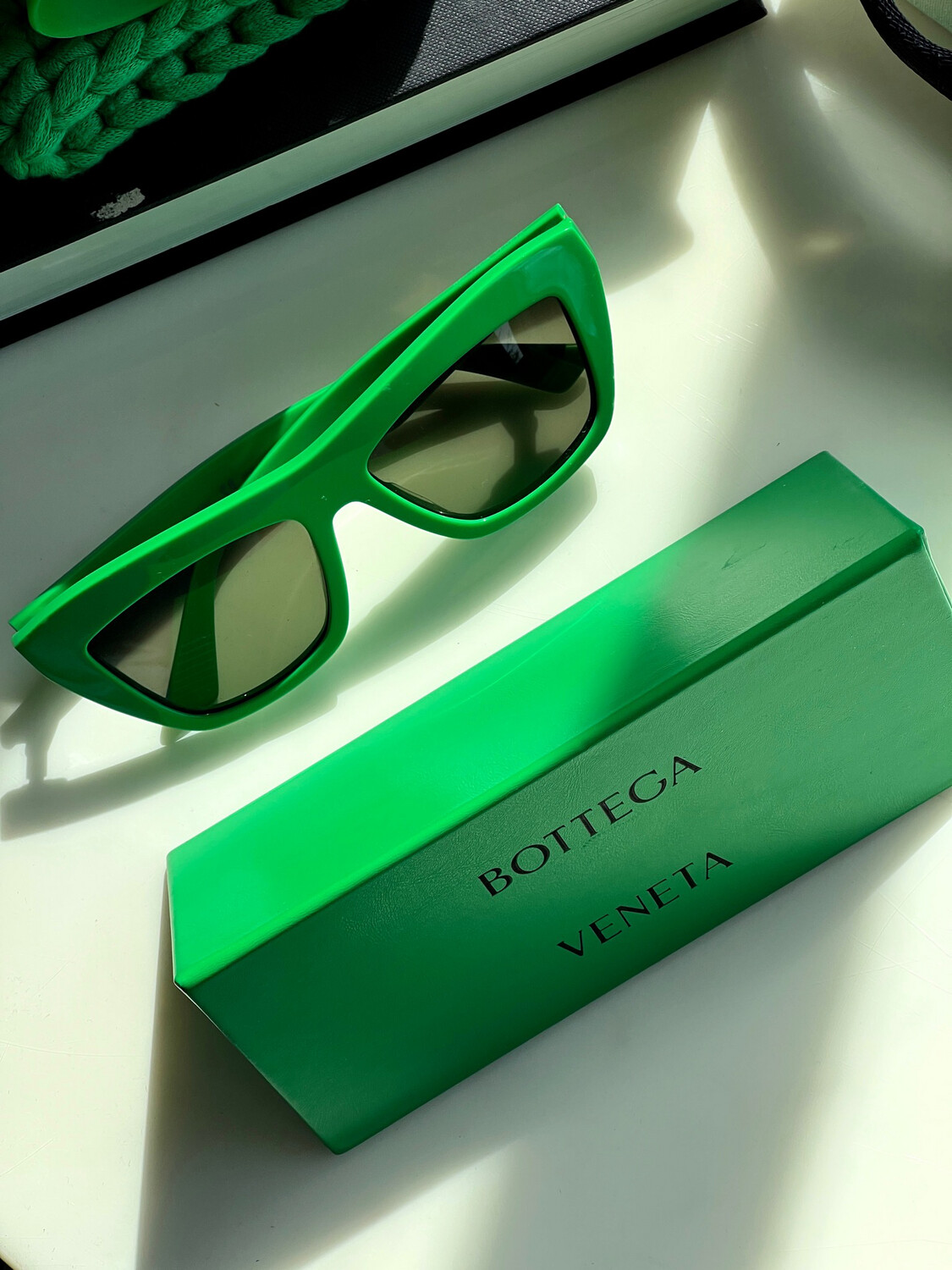 BOTTEGA VENETA GREEN CAT EYE SUNGLASSES