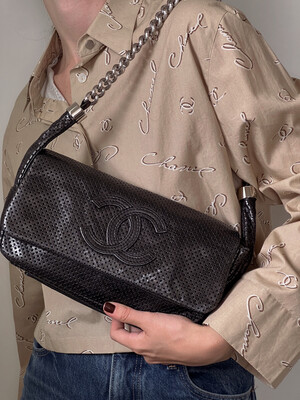 VINTAGE CHANEL PERFORATED CC THICK CHAIN FLAP SHOULDER BAG