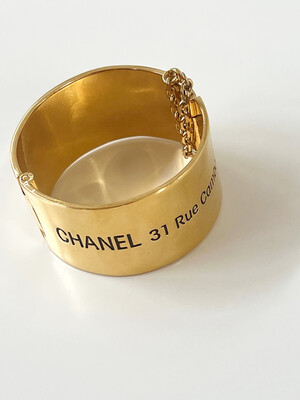 VINTAGE CHANEL 31 RUE CAMBON GOLD THICK BANGLE CUFF BRACELET