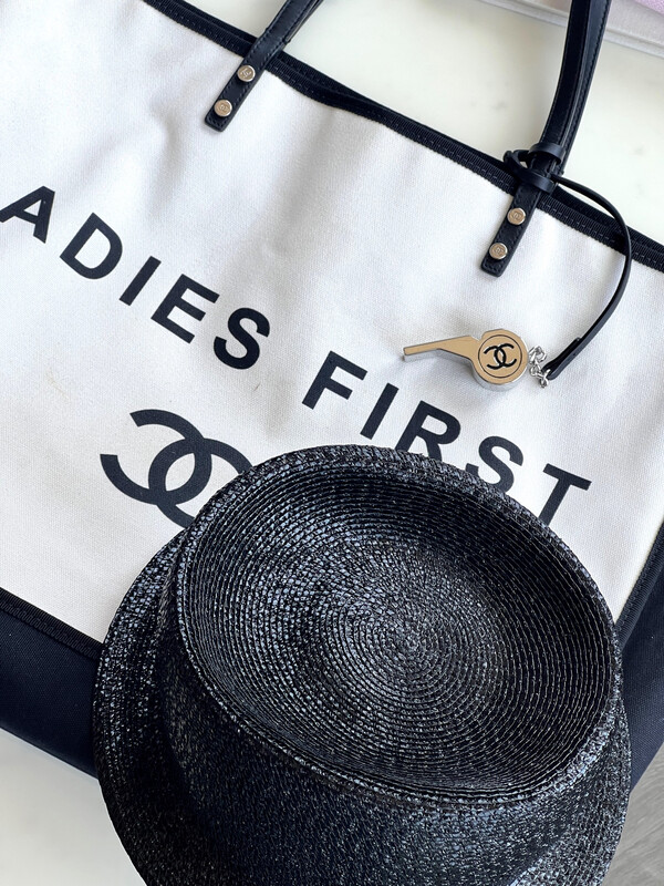 VINTAGE 99P CHANEL BLACK STRAW RAFFIA HAT WITH BOX