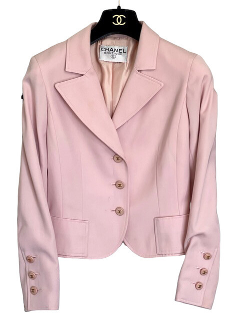VINTAGE CHANEL PINK CC LOGO BUTTON CROP BLAZER JACKET