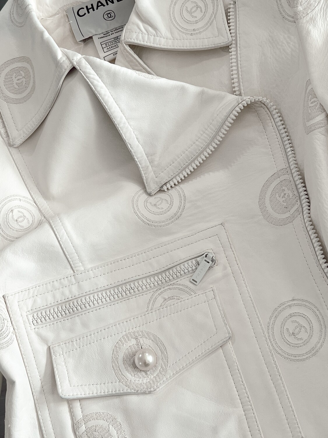 CHANEL OFF WHITE LEATHER CC LOGO POLKA DOT MOTORCYCLE JACKET