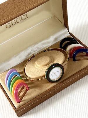 GUCCI VINTAGE WATCH SET WITH BOX AND 12 INTERCHANGING BEZELS