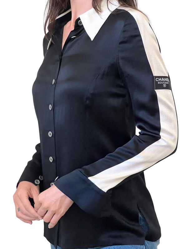 RARE CHANEL VINTAGE 1998 BLACK SILK BLOUSE WITH LOGO LABEL DETAIL