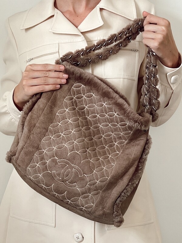 CHANEL CC SHEARLING LEATHER LARGE SHOULDER TOTE