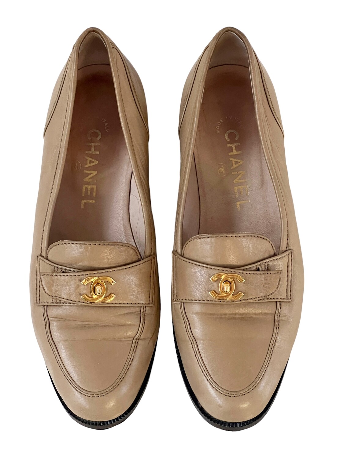 CHANEL VINTAGE CC GOLD TURNLOCK BEIGE LEATHER LOAFERS / IT 37