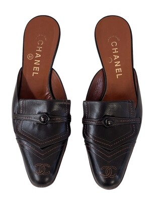 CHANEL VINTAGE CC LOGO DARK BROWN LEATHER MULES WITH POCKET DETAIL  IT 37.5