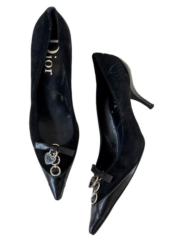 CHRISTIAN DIOR VINTAGE HEART CHARM BLACK SUEDE PUMPS HEELS / IT 40