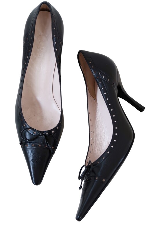 CHANEL VINTAGE CC BLACK LEATHER PUMPS HEELS / IT 38