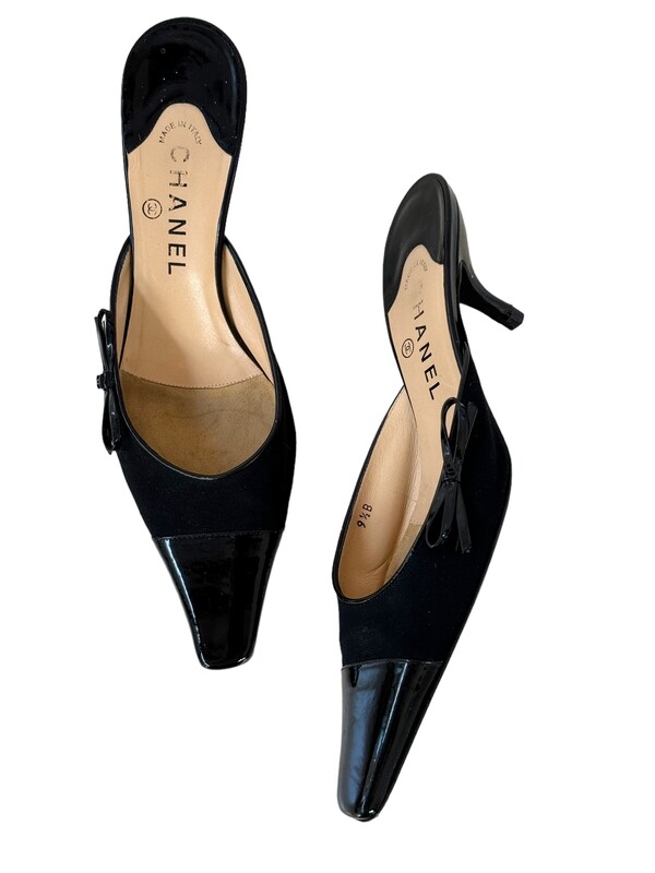 CHANEL BLACK LEATHER CC BOW MULES HEELS  / IT 39.5