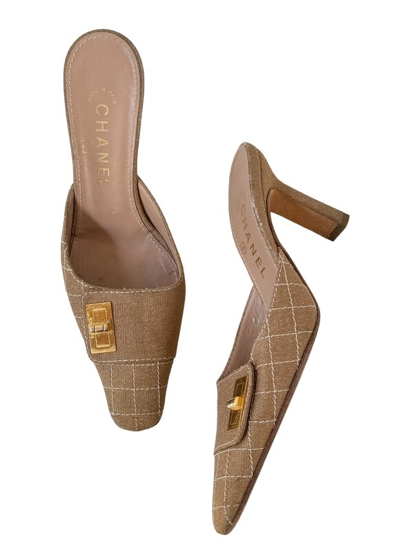 CHANEL VINTAGE REISSUE LOCK QUILTED BEIGE METALLIC MULES HEELS / IT 37.5