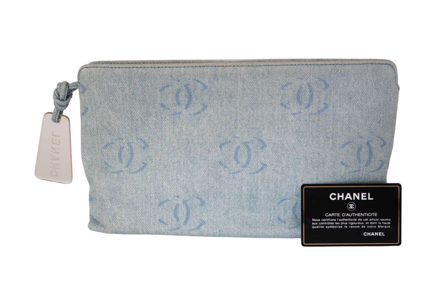 CHANEL CC LOGO DENIM CLUTCH BAG W LUCITE LOGO CHARM