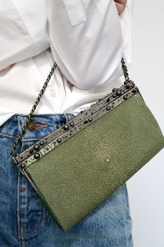 VINTAGE CHANEL LOGO METAL FRAME GREEN STINGRAY EVENING SHOULDER BAG
