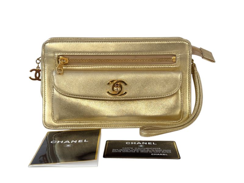 CHANEL 1997 RARE GOLD LEATHER WRISTLET CLUTCH