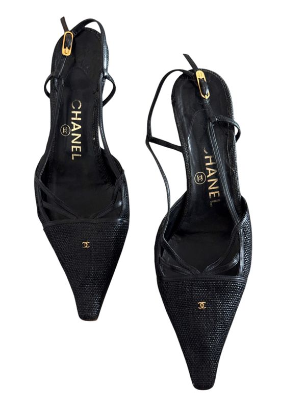 CHANEL VINTAGE BLACK RAFFIA AND LEATHER CC SLINGBACK HEELS / IT 37.5