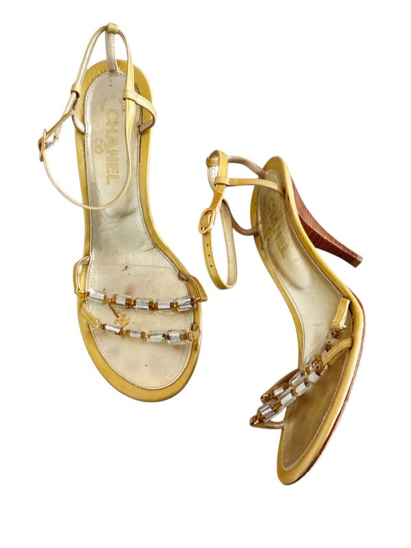CHANEL VINTAGE GOLD LEATHER BEAD CC CHARM SANDALS HEELS / IT 39.5