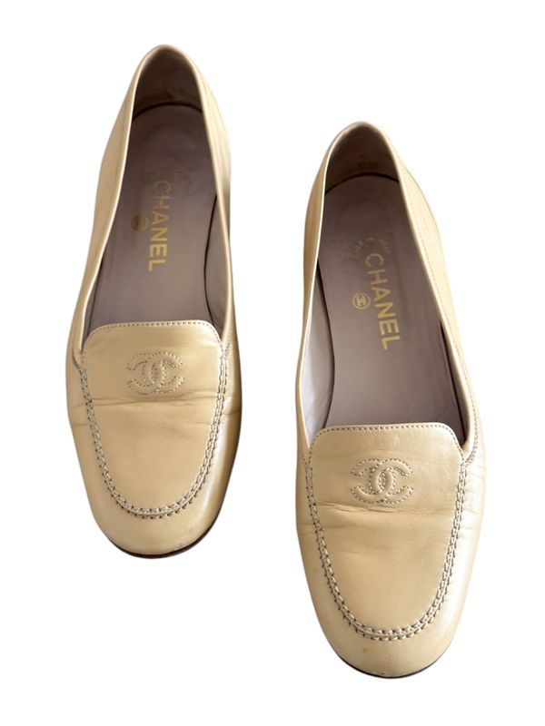 CHANEL VINTAGE BEIGE LEATHER CC LOAFERS FLATS / IT 39