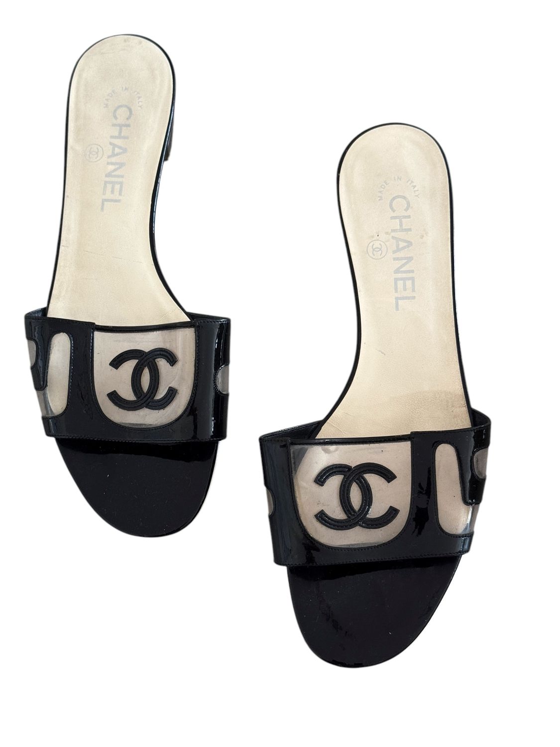 CHANEL VINTAGE CC LOGO BLACK PATENT LEATHER SLIDES FLATS / IT 38.5