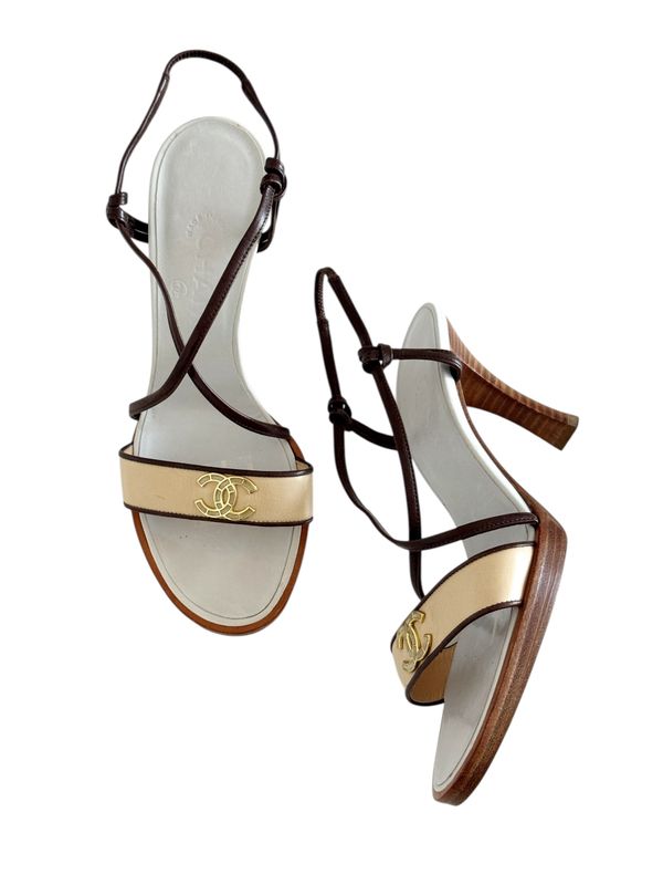 CHANEL VINTAGE NEUTRAL LEATHER CC SANDALS HEELS / IT 37