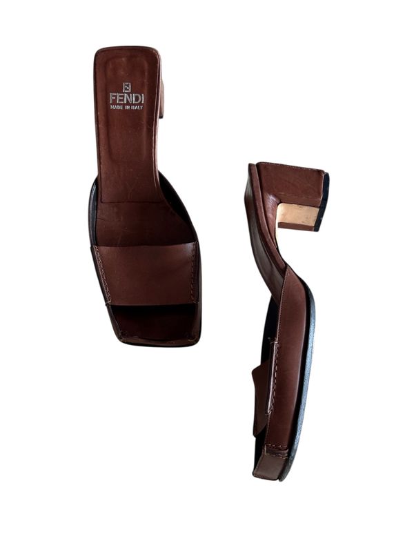 FENDI VINTAGE SQUARE TOE BROWN LEATHER SLIDES HEELS / IT 37
