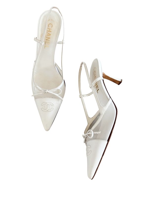 CHANEL VINTAGE SHEER MESH AND WHITE LEATHER CC SLINGBACK HEELS / IT 38.5