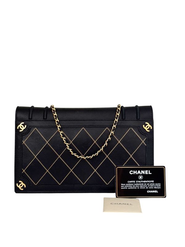 CHANEL CC BOOK CLUTCH BAG WITH CHAIN QUILTING DETAIL