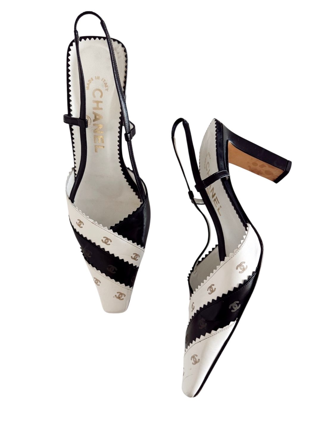 CHANEL VINTAGE WHITE AND BLACK LEATHER CC SLINGBACK HEELS / IT 37