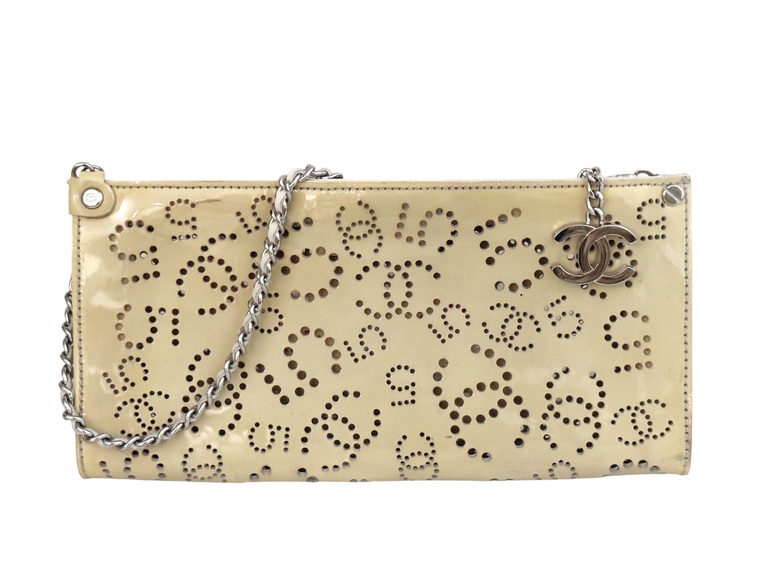 CHANEL PATENT LEATHER LOGO CLUTCH BAG W CC LOGO CHARM