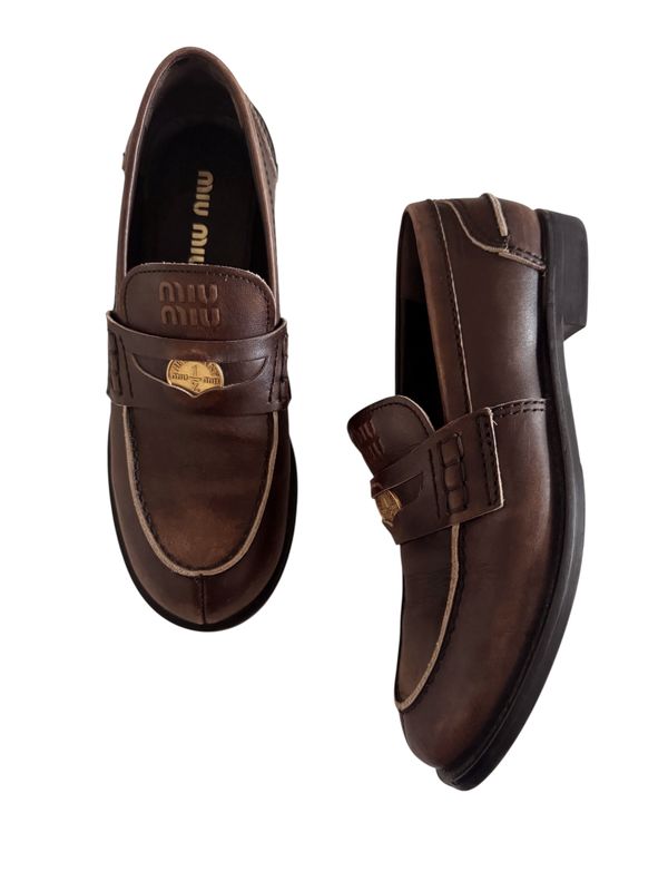 MIU MIU BROWN LEATHER PENNY LOGO LOAFERS / IT 39