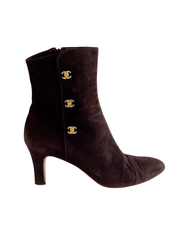CHANEL VINTAGE BROWN SUEDE LEATHER TURN LOCK BOOTS / 40