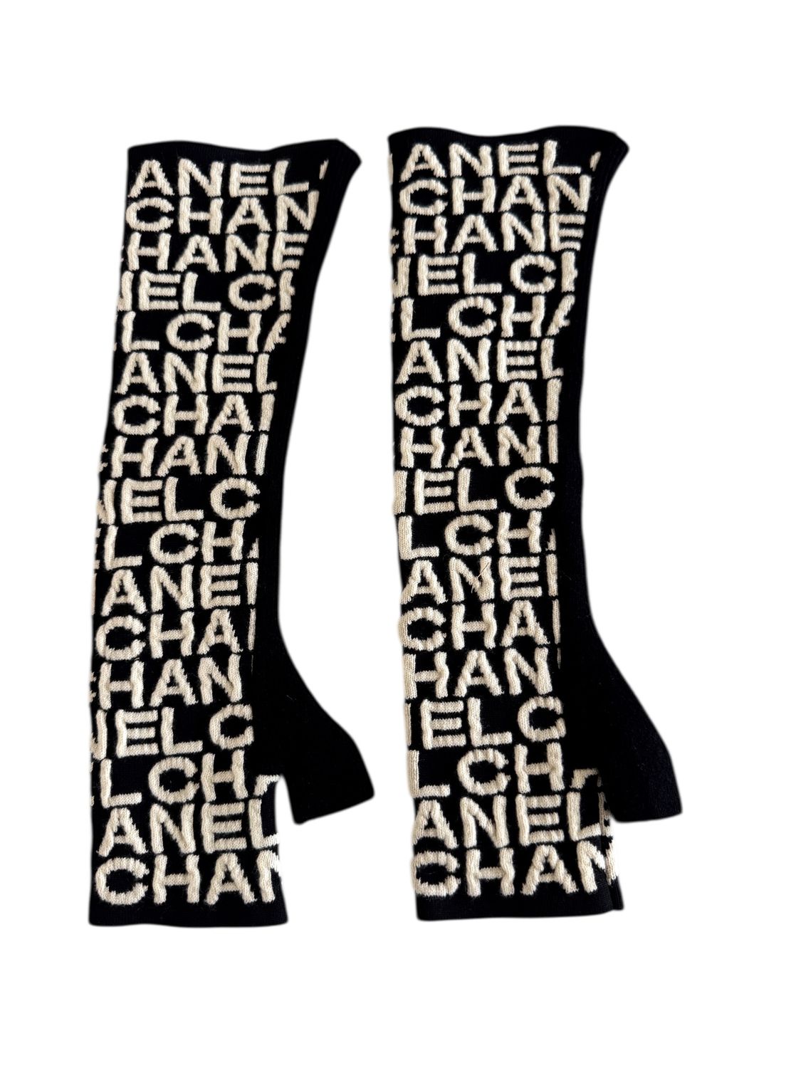 CHANEL KNIT LOGO APRES FINGERLESS CASHMERE WINTER GLOVES / NWT