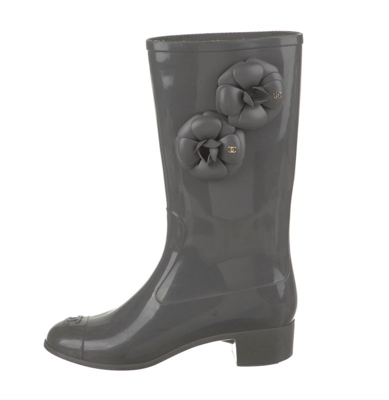 CHANEL VINTAGE GRAY RUBBER CC LOGO CAMELLIA FLOWER TALL RAIN BOOTS 39