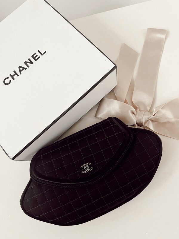 CHANEL VINTAGE BLACK QUILTED SATIN WRISTLET CLUTCH BOW ACCENT