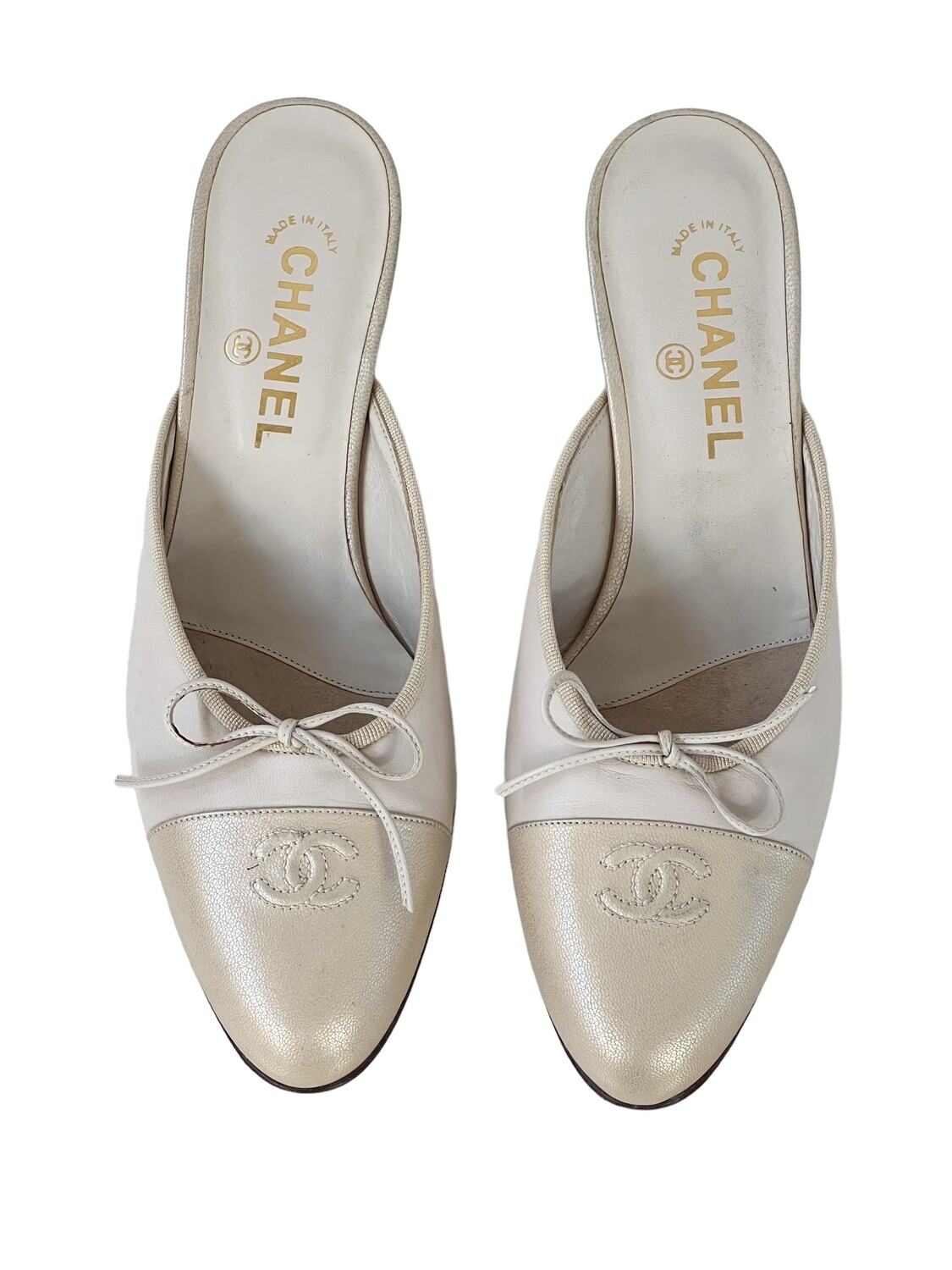 CHANEL VINTAGE CC OFF WHITE PEARLIZED MULES WITH BOW / IT 39.5
