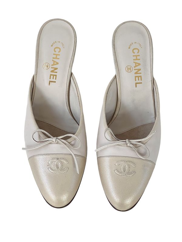 CHANEL VINTAGE CC OFF WHITE PEARLIZED MULES WITH BOW / IT 39.5