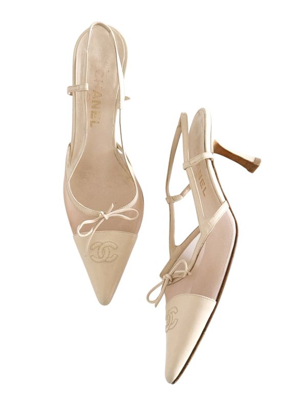 CHANEL VINTAGE NUDE BLUSH LEATHER AND MESH CC SLINGBACK HEELS / IT 38.5