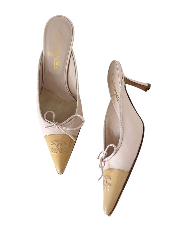 CHANEL VINTAGE BEIGE / YELLOW LEATHER CC HEELS MULES / IT 37