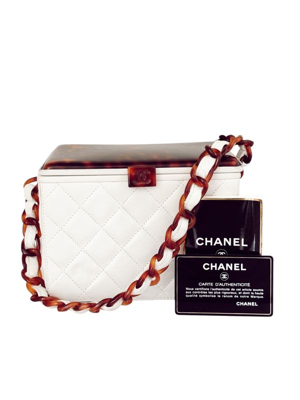 CHANEL VINTAGE WHITE QUILTED LEATHER MATELASSE BOX FLAP VANITY WITH TORTOISE DETAILS