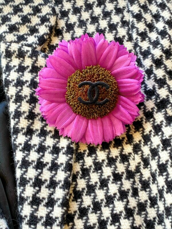 CHANEL VINTAGE 90'S DAISY CC FLOWER BROOCH PIN