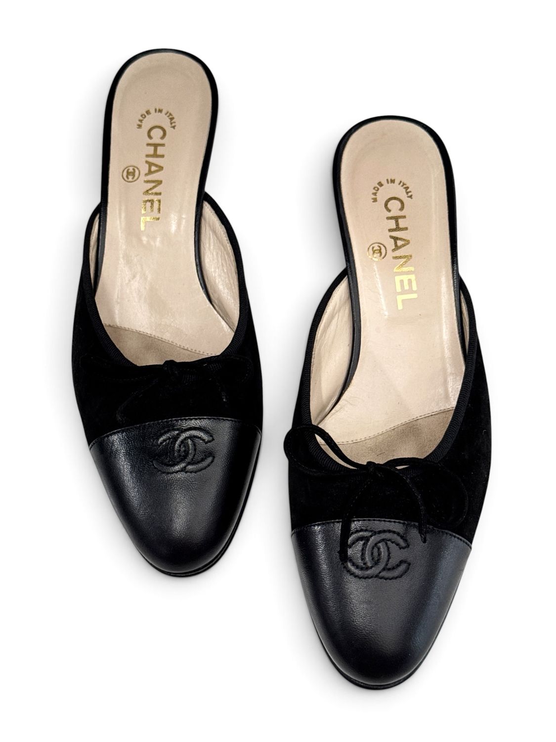 CHANEL VINTAGE CC BLACK LEATHER MULES WITH BOWS