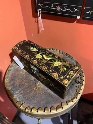 Long Chineses Lacquered Box