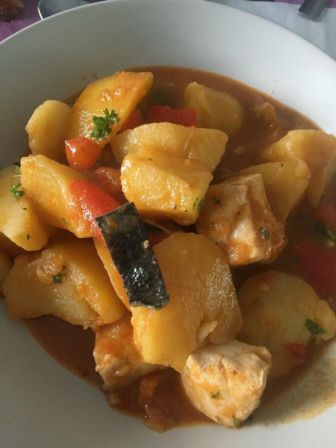 TALLER DE COCINA DEL NORTE, BONITO: Marmitako de piel y ensalada de escabeche