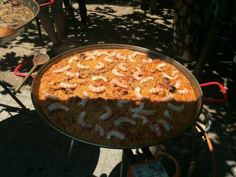 TALLER DE COCINA DEL MAR Y LA MONTAÑA, Y LA HUERTA: Tapa de sardina y pera, arroz de pollo y gambas y ensalada de río.