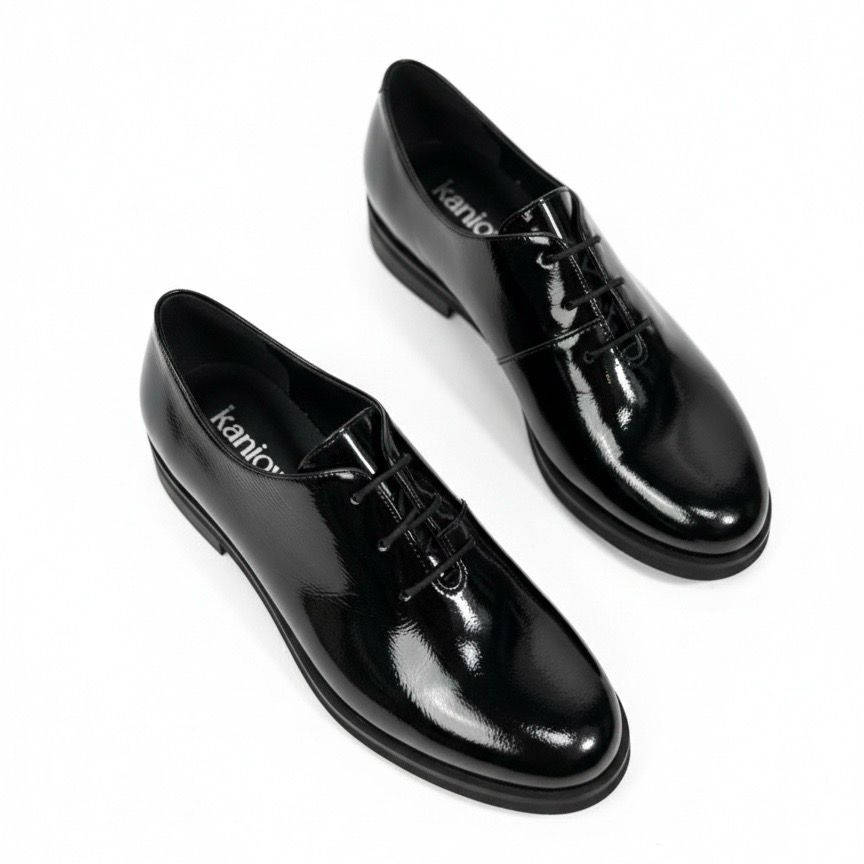 Lakuotos odos bateliai SHARMO